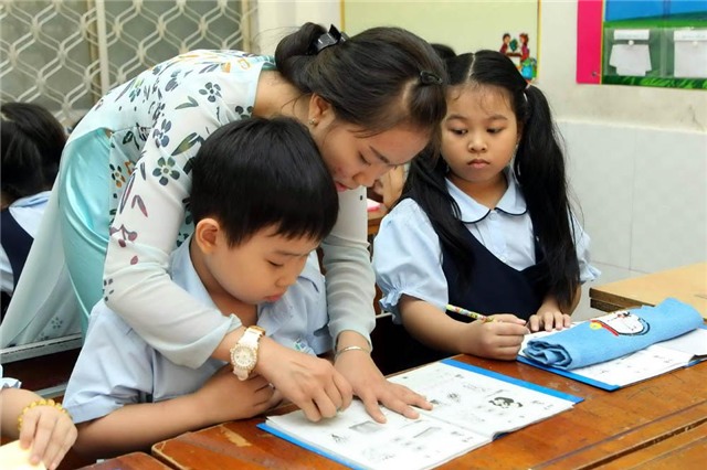 Ra bài tập về nhà cho học sinh, giáo viên nói gì?