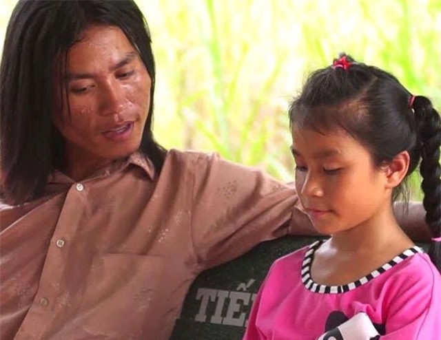 Tình nghèo có nhau của hai cha con bán kẹo kéo - Ảnh 2.