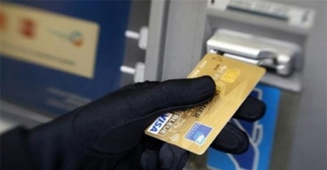 Hàng loạt vụ mất tiền trong tài khoản khi ATM vẫn còn nguyên trong túi của khách hàng (Ảnh minh hoạ)
