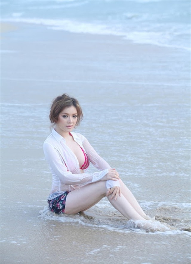 my nhan viet nong bong cuc do vi mac so mi trang uot sung di boi hinh anh 11