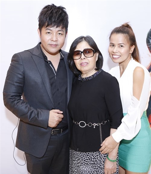 Quang Lê và mẹ 7
