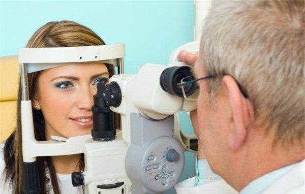 Nhiều người giật mình với đôi mắt khi nghe chuyện Vân Hugo