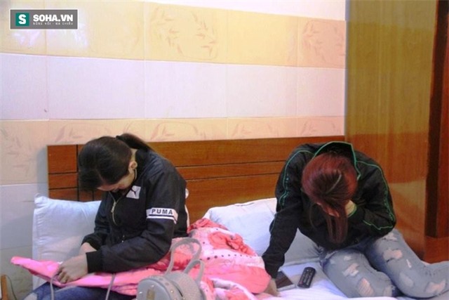 Đột kích khách sạn ở Sài Gòn, nhiều “chân dài” đang chờ bán dâm - Ảnh 2.