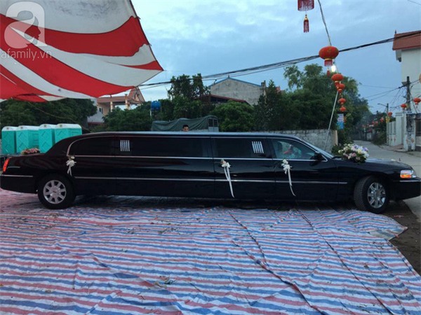 Đám cưới tiền tỷ, Limousine dẫn đầu đoàn rước dâu của cặp