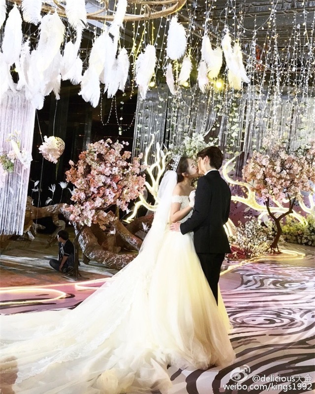 Đám cưới ngôn tình của hot girl đẹp nhất Trung Quốc khiến nhiều người choáng ngợp - Ảnh 4.