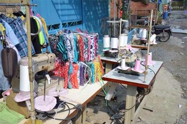 Cháy lớn tại kho xưởng ở vùng ven Sài Gòn, khói đen bốc cao hàng chục mét - Ảnh 12.