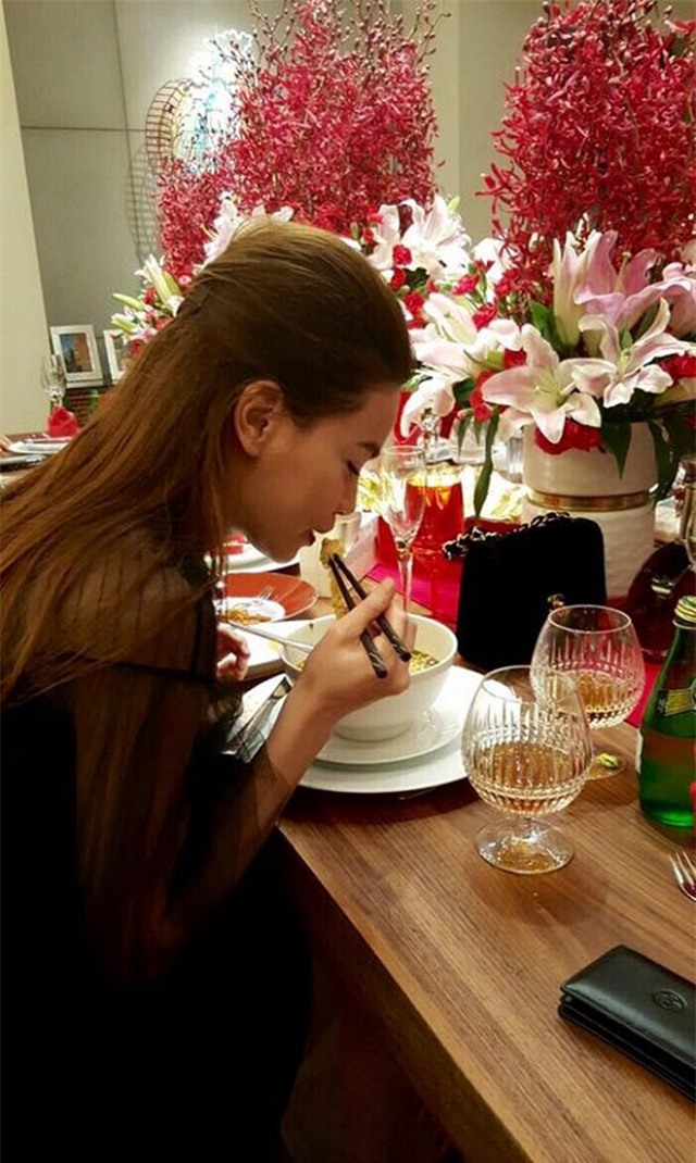 choang voi nhung bua an doi thuc co khi "dat vang" cua ha ho hinh anh 7