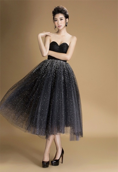 hoa hau do my linh khoe net thanh tan voi loat vay goi cam - 9