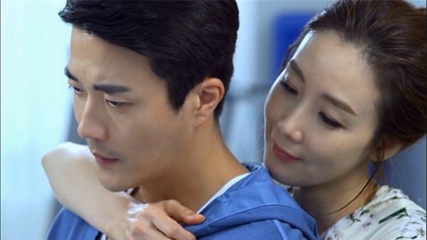 Bí mật đằng sau sự thật vợ dâng chồng cho người phụ nữ khác