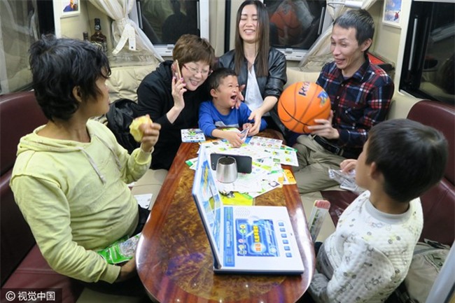 Cau be giong het Jack Ma gap rac roi vi bat ngo noi tieng hinh anh 3