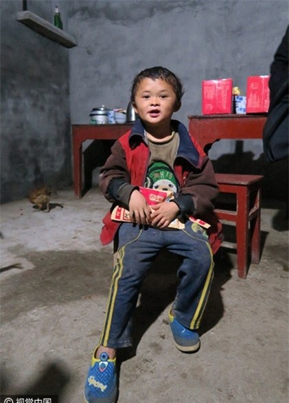 Cau be giong het Jack Ma gap rac roi vi bat ngo noi tieng hinh anh 4