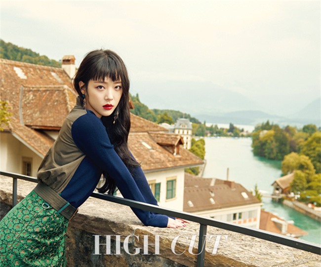 Được đưa gấp vào bệnh viện, Sulli bị nghi cắt cổ tay tự tử vì tình - Ảnh 1.