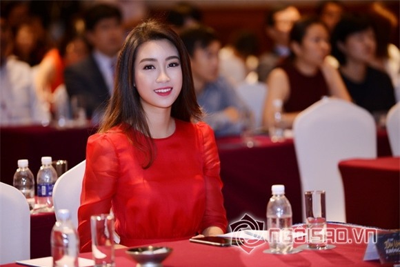 Hoa hậu Mỹ Linh váy đỏ nổi bật 3