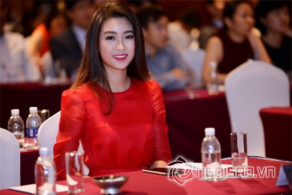 Hoa hậu Mỹ Linh váy đỏ nổi bật 2