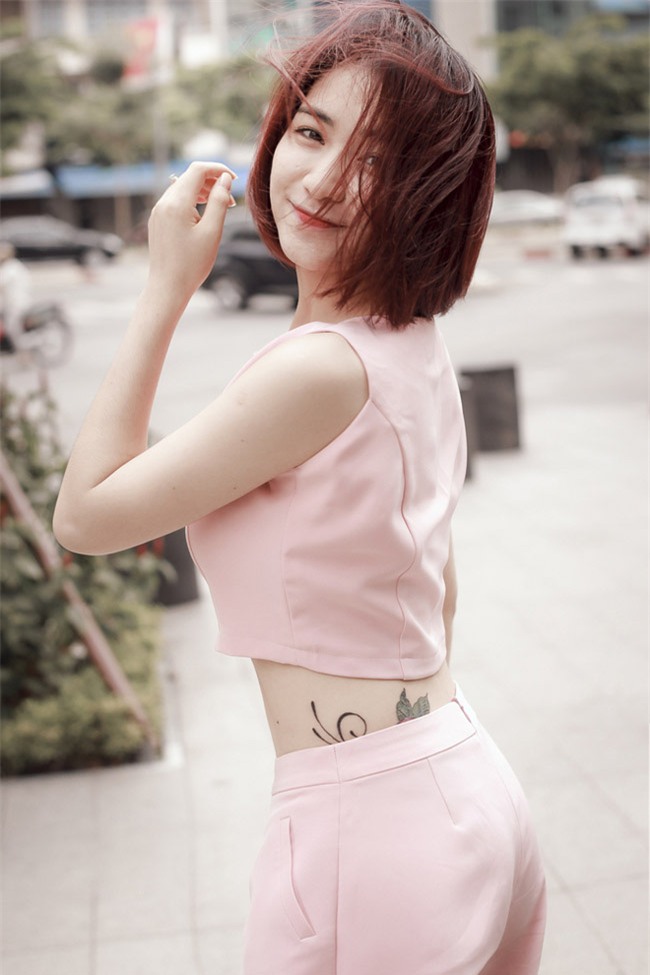 "nong bung" vi bo, vo cua cau thu viet qua boc lua hinh anh 10