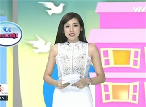 hanh dong vo tu gay chu y cua cac nu mc xinh dep tren song truyen hinh - 6