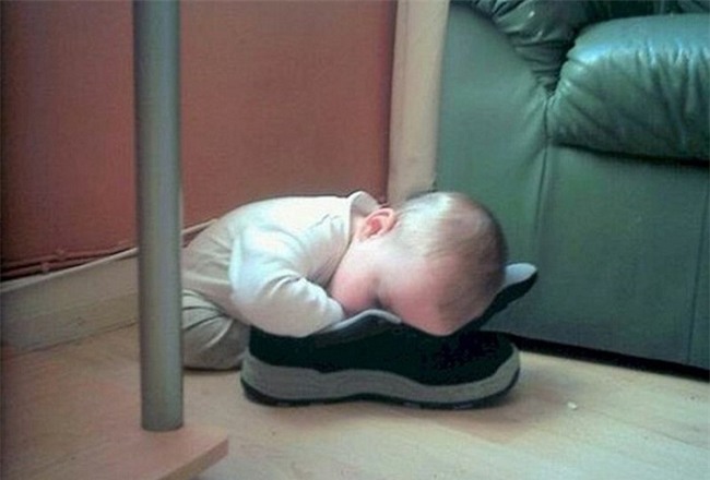 hai huoc voi tu the "ngat tren canh quat" sieu dang yeu hinh anh 5