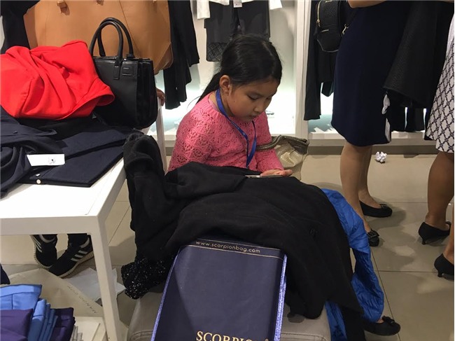 Khiếp sợ Black Friday: Khách xếp 10 dãy, chủ hàng đóng cửa trốn