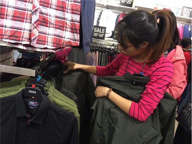 Khiếp sợ Black Friday: Khách xếp 10 dãy, chủ hàng đóng cửa trốn