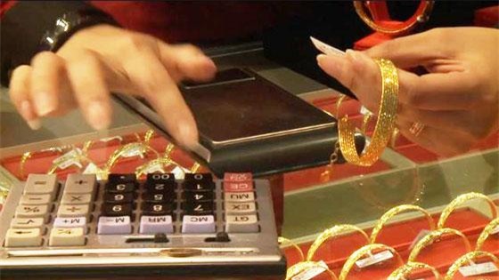 Giá vàng hôm nay 26/11: Bán, tháo chạy trong ngày Black Friday