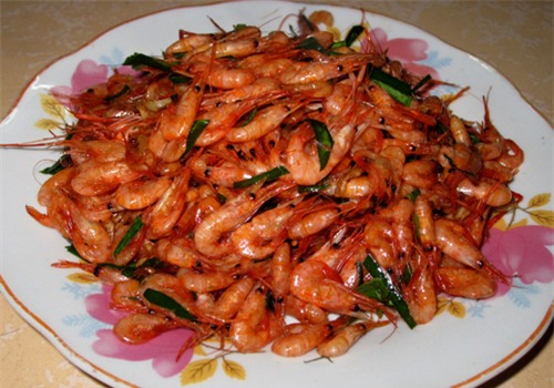 Món tôm rang mặn ngọt cực ngon, màu hấp dẫn