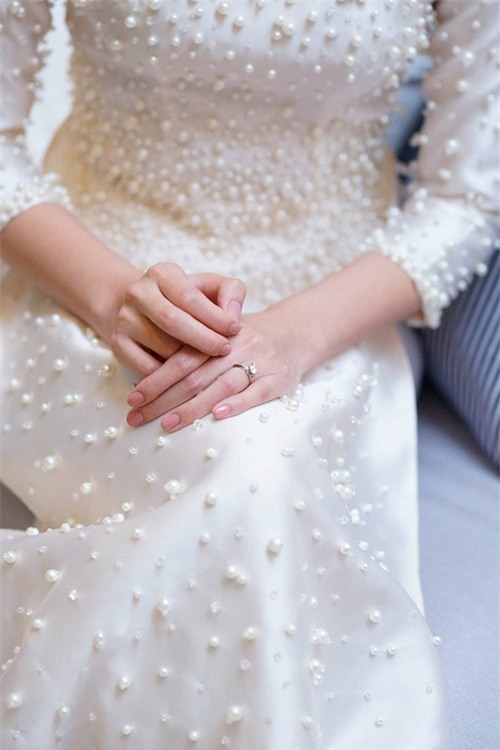 Hoa hậu Ngọc Hân xinh tươi làm phù dâu cho MC thời tiết Mai Ngọc 0