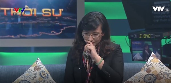 Clip: BTV Vân Anh nghẹn ngào cảm xúc khi rời mái nhà VTV sau 20 năm gắn bó - Ảnh 2.