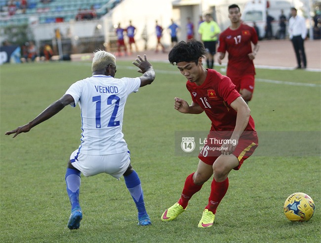 Công Phượng cắt tóc, cạo râu trước trận gặp Campuchia - Ảnh 1.