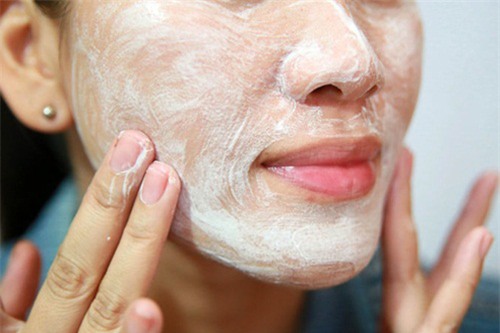 tron nuoc dua va mat ong roi thoa len mat, seo va vet tham se dan dan mat het - 4