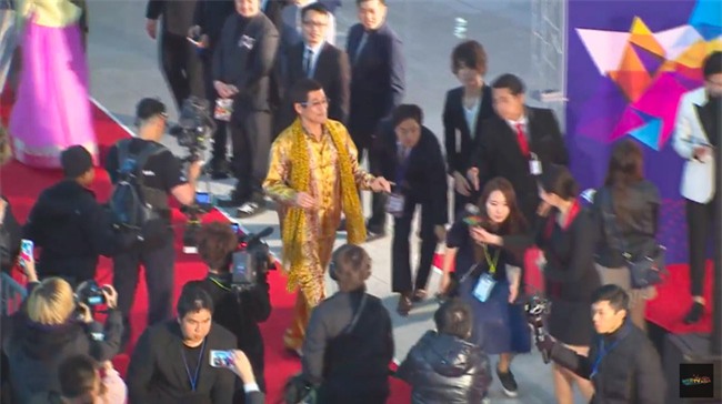 Chi Pu đẹp rạng ngời, chủ nhân Apple Pen gây sốt dạy nhảy trên thảm đỏ - Ảnh 10.