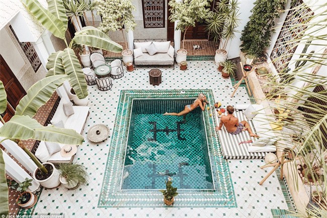 Trai xinh, gái đẹp bỏ việc đi du lịch thế giới vẫn có lương khủng hàng tỷ đồng - Ảnh 13.