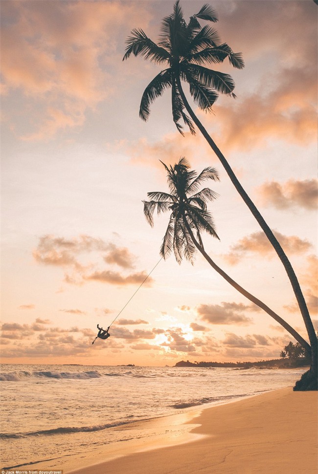 Trai xinh, gái đẹp bỏ việc đi du lịch thế giới vẫn có lương khủng hàng tỷ đồng - Ảnh 2.