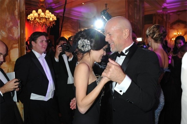 2011-tallulah-and-bruce-dance-the-waltz