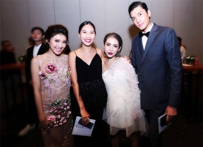 Với nền tảng gia đình, cô có nhiều mối quan hệ thân thiết với các nghệ sĩ tên tuổi ở Việt Nam.