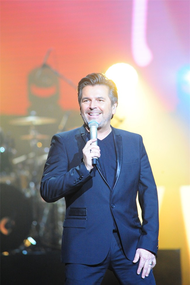 Thomas Anders của Modern Talking đã dùng chiêu gì khiến khán giả phát cuồng đến vậy? - Ảnh 2.