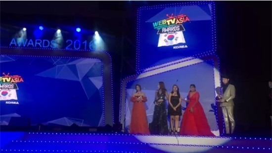Chi Pu lại lần nữa làm nức lòng người hâm mộ khi được vinh danh tại WebTV Asia Awards 2016 - Ảnh 1.