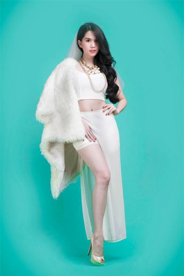 Những bức ảnh bị photoshop quá đà của Ngọc Trinh - Ảnh 1.