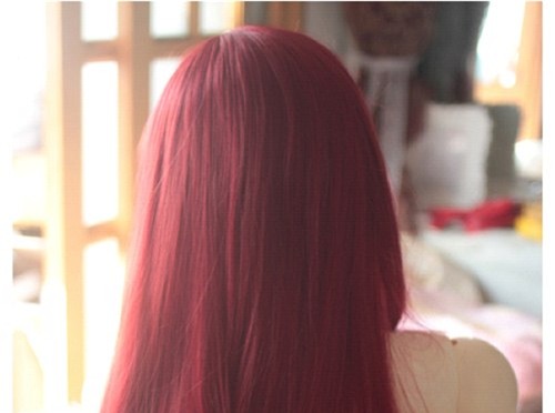 Bạn muốn có mái tóc đỏ nổi bật nhưng lại ngại tốn quá nhiều tiền vào việc nhuộm tóc? Hãy thử cách nhuộm tóc đỏ bằng một củ dền, phương pháp tiết kiệm và hiệu quả này sẽ khiến bạn hài lòng với kết quả đầu ra. Mái tóc của bạn sẽ được cải thiện và toả sáng hơn bao giờ hết. Xem hình để biết tuyệt chiêu này nhé!
