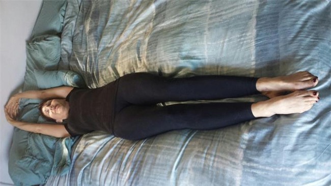 6 động tác co duỗi ai cũng nên làm trước khi ra khỏi giường - Ảnh 1.