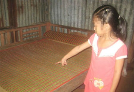 Bé gái kể chuyện bị ông lão 71 hiếp dâm