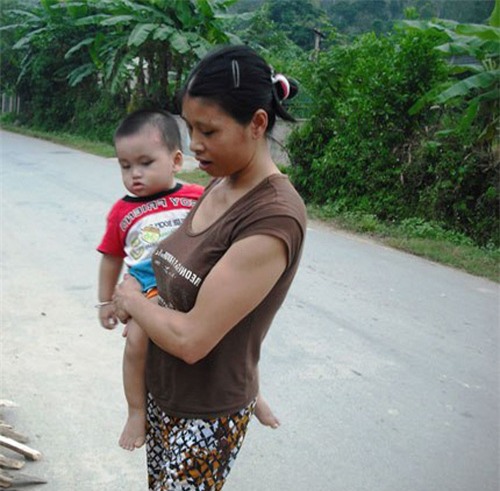 Cu ong o Nghe An sinh con trai o tuoi 90 hinh anh 1