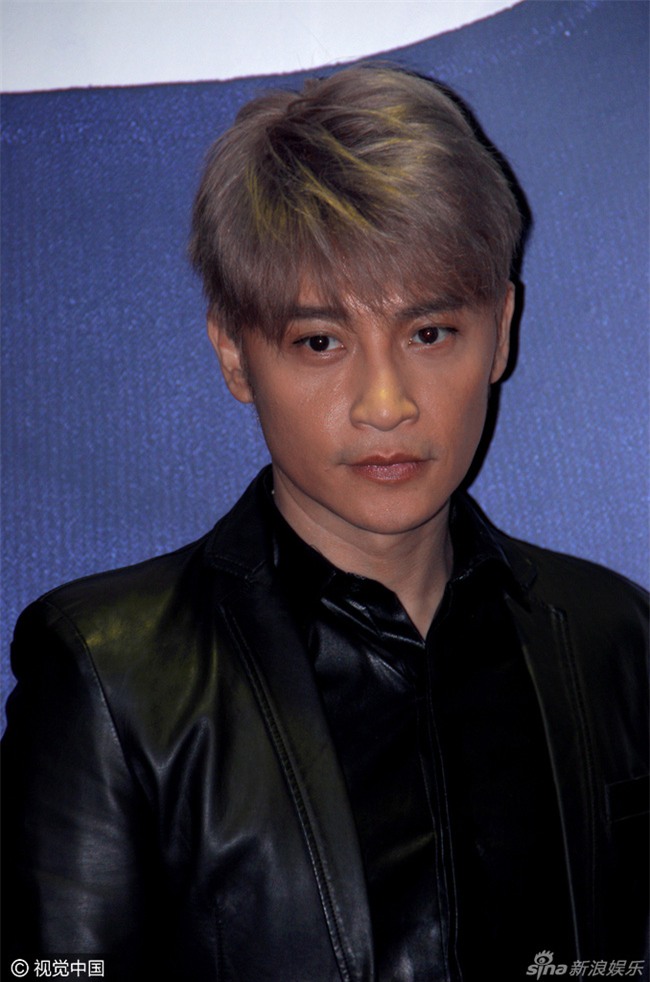 Chàng Nhĩ Thái của Hoàn Châu Cách Cách mặt cứng đờ, già xọm vì phẫu thuật thẩm mỹ - Ảnh 2.