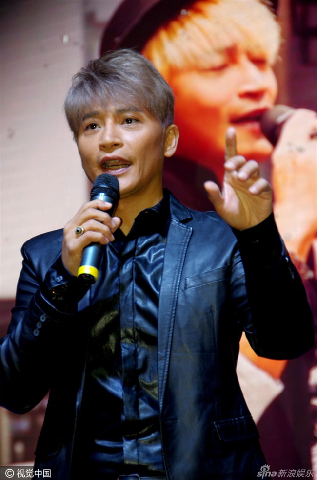 Chàng Nhĩ Thái của Hoàn Châu Cách Cách mặt cứng đờ, già xọm vì phẫu thuật thẩm mỹ - Ảnh 3.