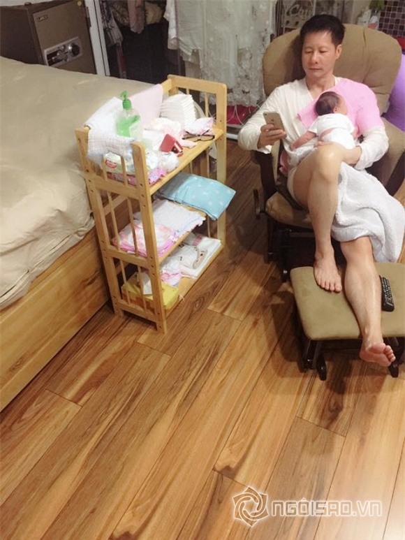 Chồng Phan Như Thảo khéo chăm con 2