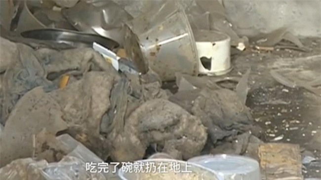 Người đàn ông phát điên sau khi chia tay bạn gái, bị bố đẻ nhốt trong nhà kho suốt 10 năm trời - Ảnh 4.