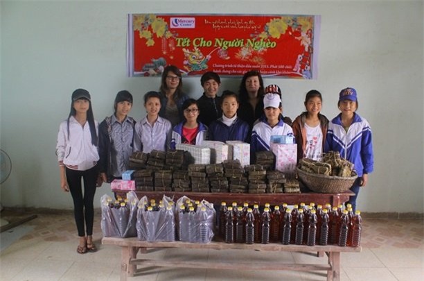 Chàng trai bán hàng rong được 3 đại học Âu Mỹ mời học miễn phí