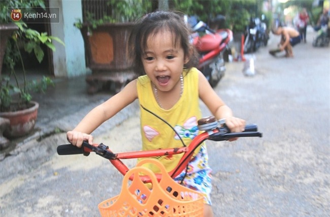 Vợ bỏ đi, người cha bệnh tật nhọc nhằn nuôi 2 bé gái sinh đôi xinh như thiên thần - Ảnh 10.