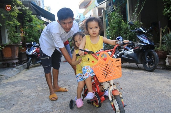 Vợ bỏ đi, người cha bệnh tật nhọc nhằn nuôi 2 bé gái sinh đôi xinh như thiên thần - Ảnh 8.