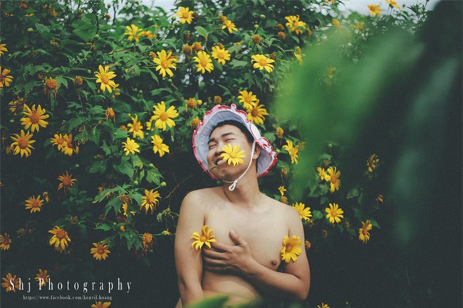 Bị dân mạng ném đá vì bộ ảnh khó đỡ bên hoa dã quỳ, nhân vật chính lên tiếng - Ảnh 1.