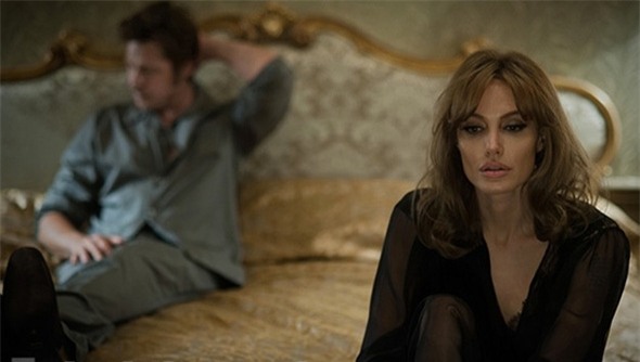 Những hé lộ trong đời sống tình dục khiến hình tượng của cặp sao sụp đổ trong mắt người hâm mộ.